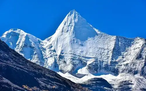 中国最美雪山桌面级的自然风光令人震撼更让人陶醉
