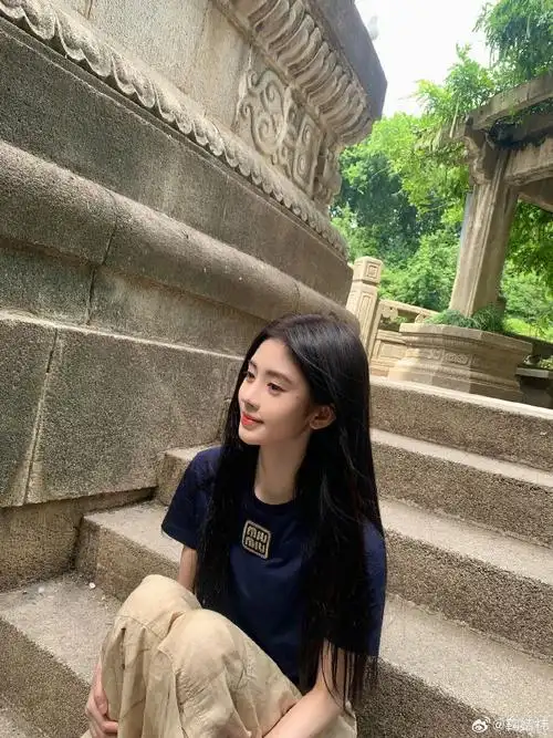 鞠婧祎超话jjy#鞠婧祎姜黎非#jjy#鞠婧祎千香引#    "月光透光窗 光撒