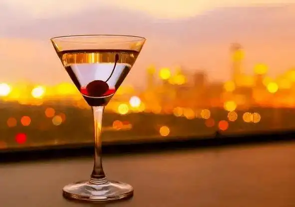 生活是一杯酒,只有在生活中去感受与经历过,才会品味出她的滋味.