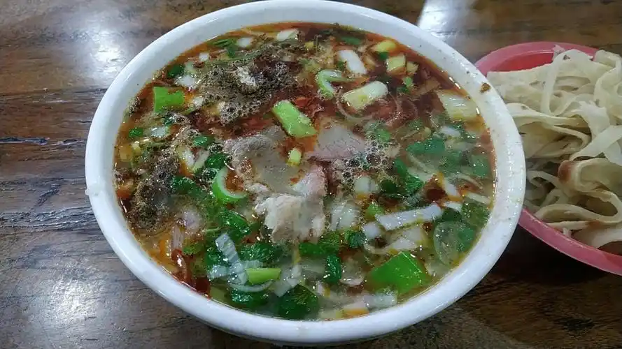 洛阳人都离不开的牛肉汤,这家格外有味道,温暖了众多学子的早晨