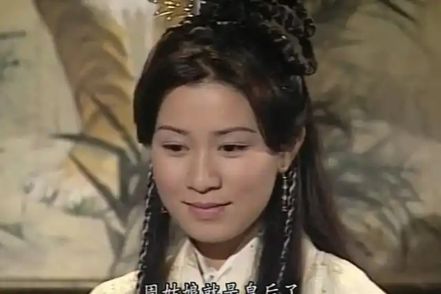 2000年《碧血剑》里的阿九,唇珠丰满,一看就有少女的娇憨感.