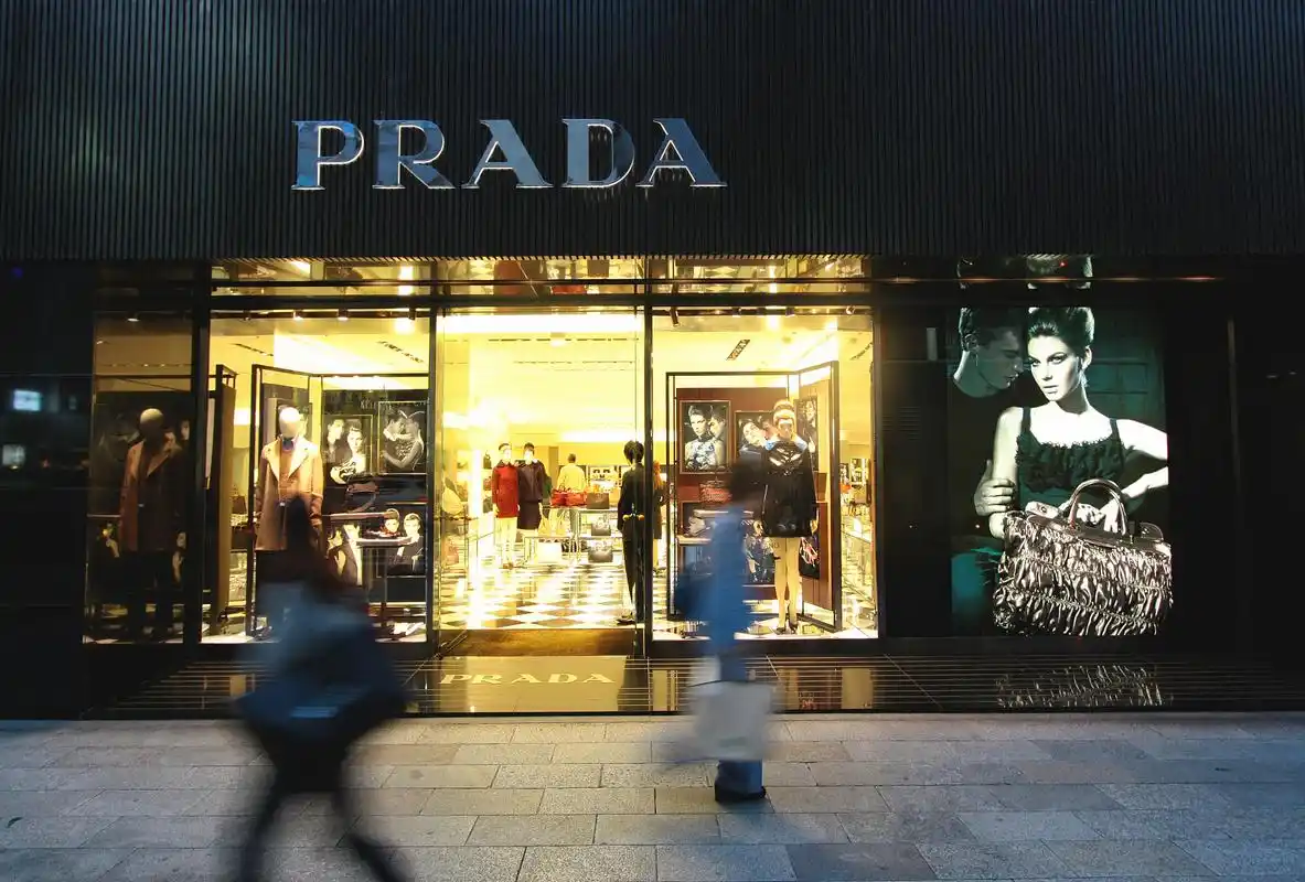 prada股价大幅波动,代言经济是原罪?