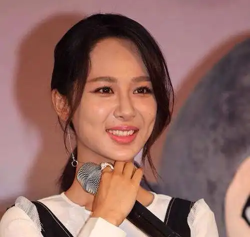 杨紫这是脸胖了还是整了?