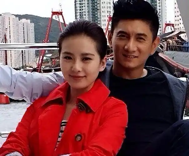 在吴奇隆和刘诗诗公开恋情之前,大家曾猜测刘诗诗和明道之间有些