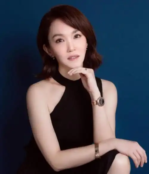 早前也曾在中国各种拍摄电视剧,《至尊红颜》,《聊斋奇女子》中她也有