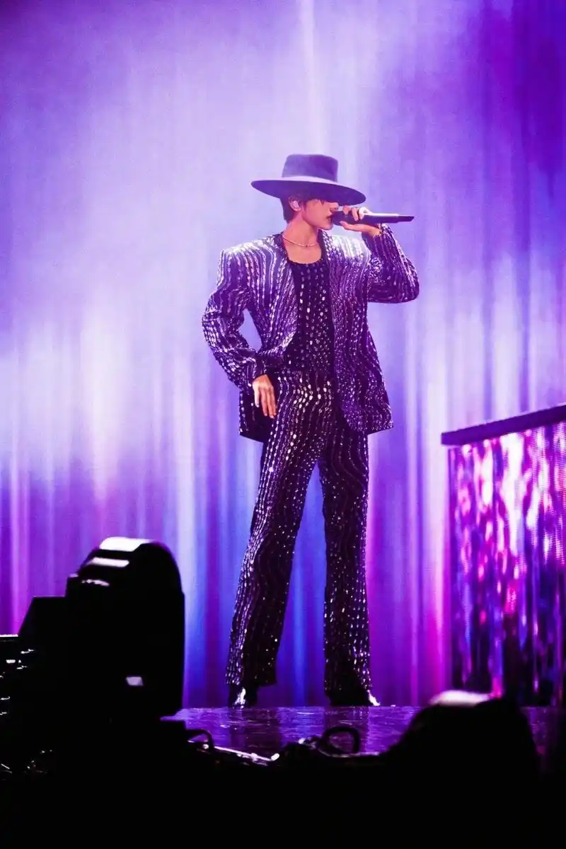 蔡徐坤演唱会造型梦回2021#.