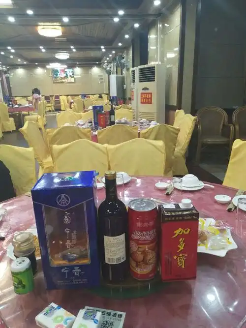 德化县泉凤酒行宁春五粮液总代理办桌现场照片
