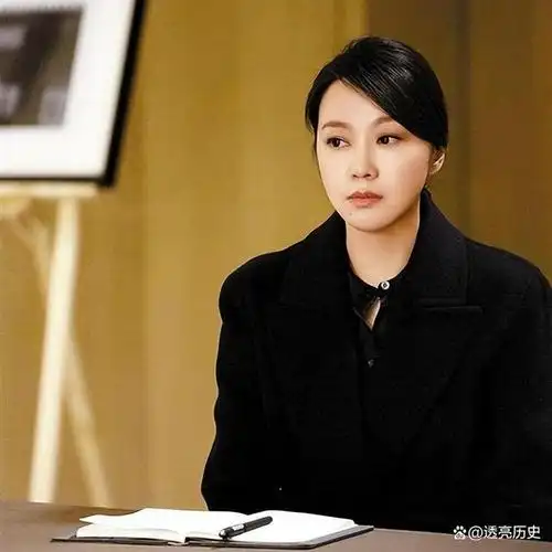 "风情女人"闫妮:离婚后曾多次"老牛吃嫩草",53岁为何还未婚