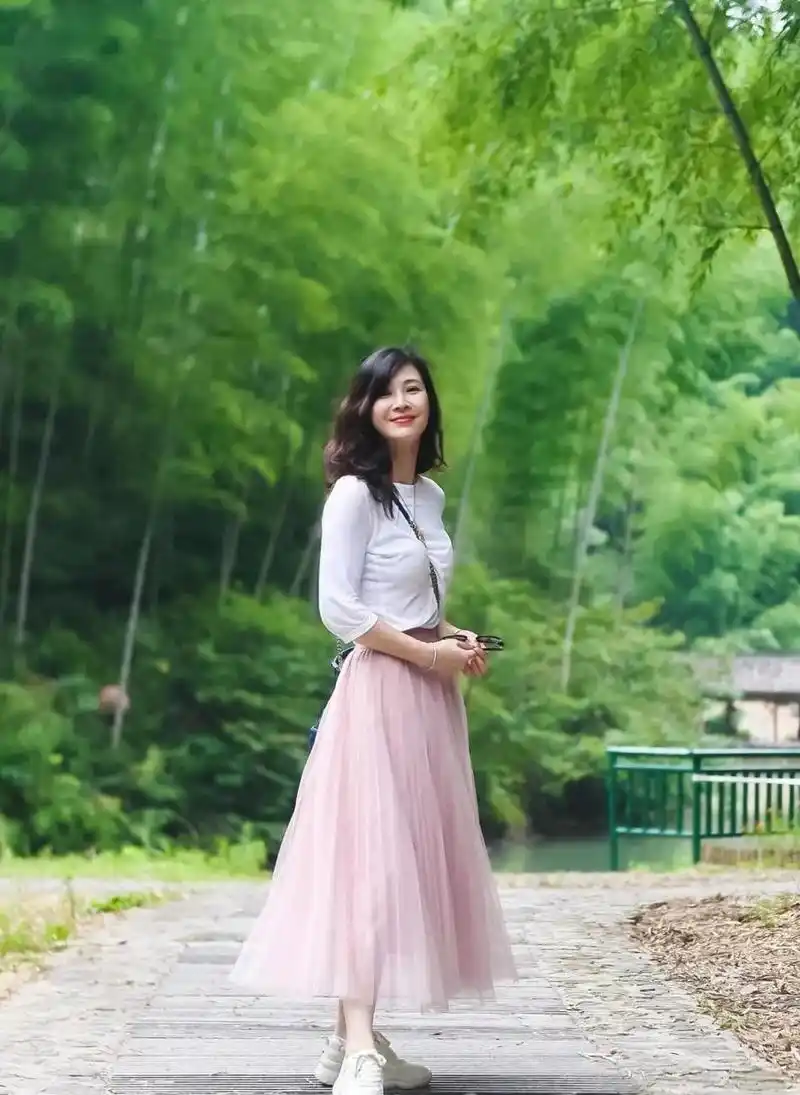 gif创作人# "周一围前女友"童蕾罕见带女儿逛街!