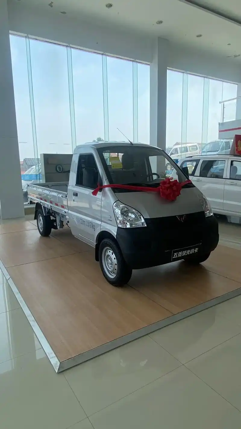 五菱荣光小卡单排,车斗长2.7米,神车五菱,让他陪你东山再起 - 抖音