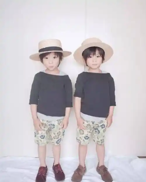 红透ins的日本6岁双胞胎小正太比你男朋友还会穿