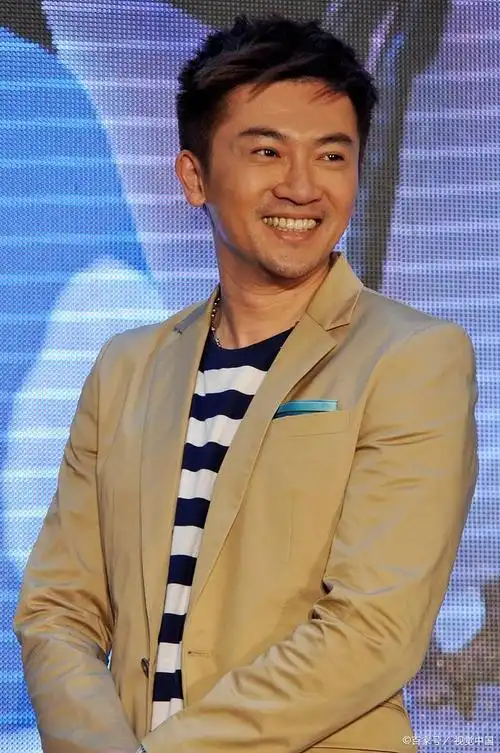 看点:苏有朋三次表白遭拒,丈夫身份成谜的隐婚生子?