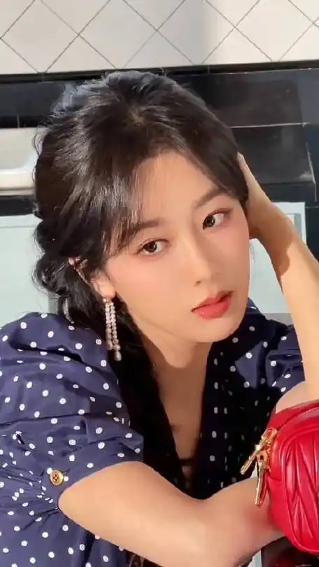 杨紫麻花辫##俏皮甜美编麻花辫的杨紫