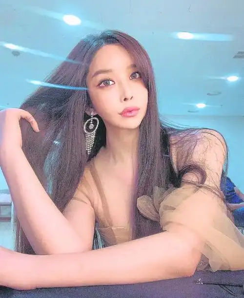 我性随我心韩国最美变性人骨头脆过80岁阿嬷