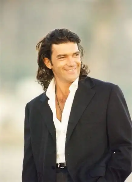 安东尼奥·班德拉斯(西班牙籍男演员,导演,编剧及制片人)_摘编百科