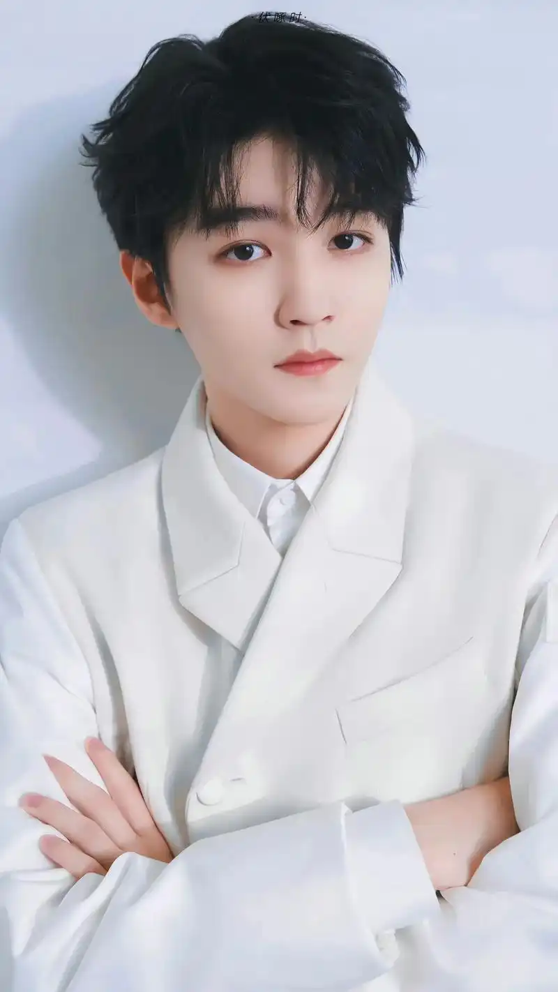 #王俊凯 #壁纸 白色西装合集,白马王子 - 抖音