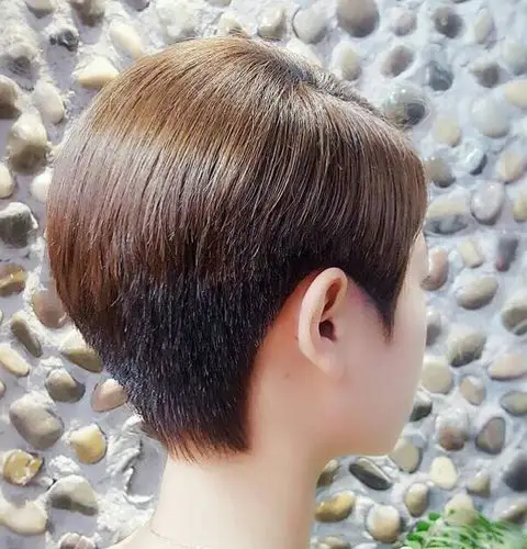 春天流行"推后边"超短发,春天你推了吗!