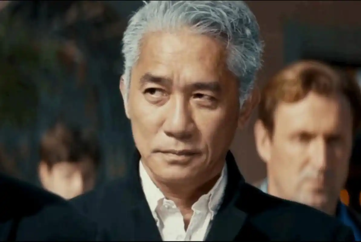 梁朝伟满头白发,很牛很帅啊!魅力一点也不减当年.