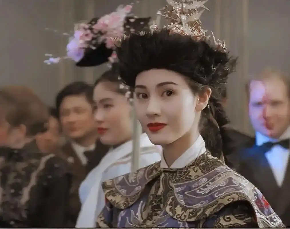 李嘉欣最美的三个造型,伶俐高贵冷艳气质的美人李嘉欣香港大美人,不得