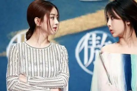 邓伦横店拍戏光顾杨紫餐馆,点一条8斤烤鱼,结账时却不淡定了_明星