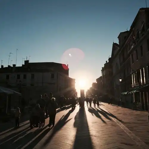 威尼斯的落日 城市落日余晖图片