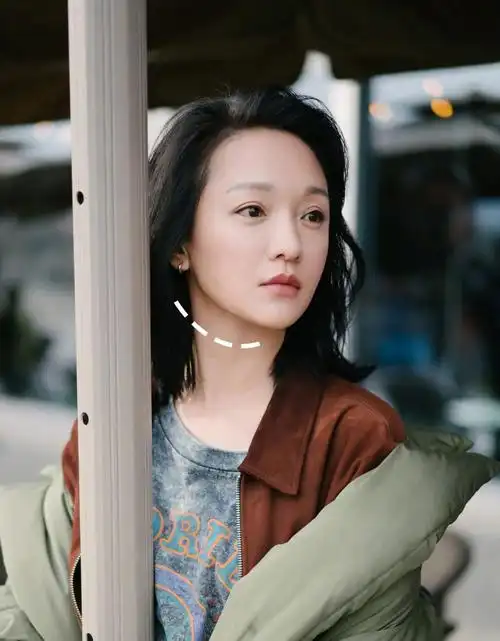 周迅赵雅芝惠英红同框完美下颌线亮了