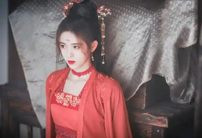 雪文曦红衣造型##鞠婧祎漂亮书生