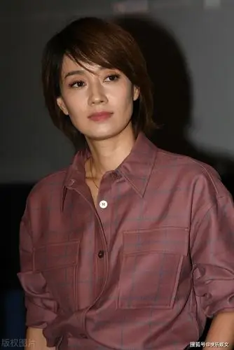 原创45岁马伊琍爱上小17岁嫩男卖力为吴昊宸宣传男方却不承认