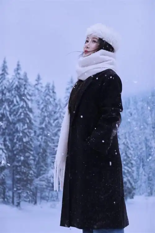 孙心娅拍雪景写真大片化身美丽天使绝世容颜尽显无遗