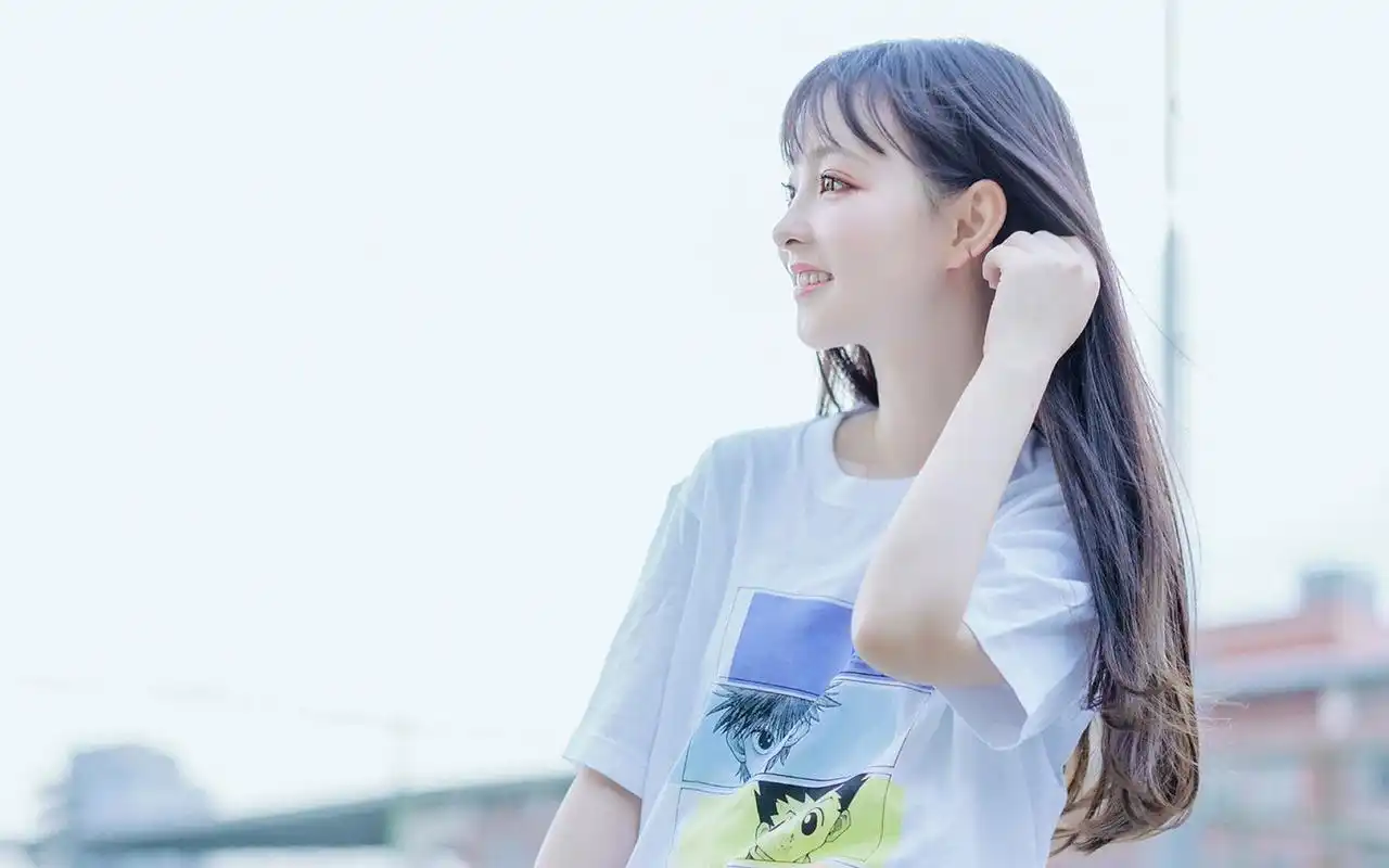 清纯大眼萝莉街拍唯美高清桌面壁纸_美女壁纸_壁纸下载_美桌网