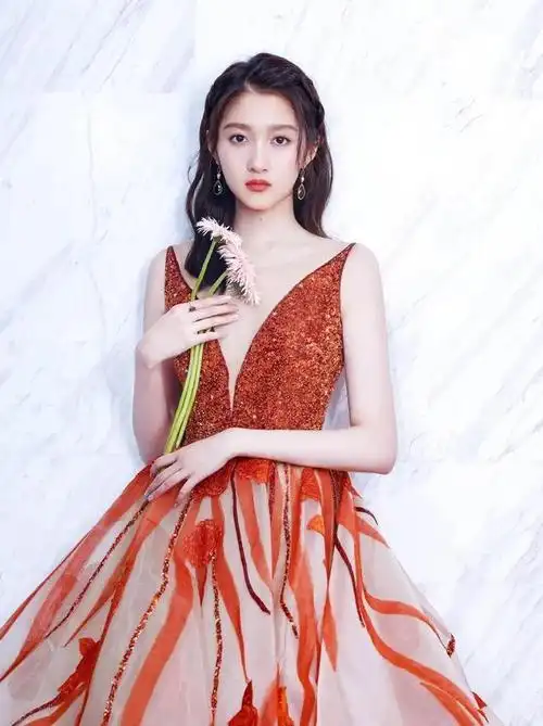 关晓彤最美图集,风格多样,你最喜欢哪张?网友:甜味十足