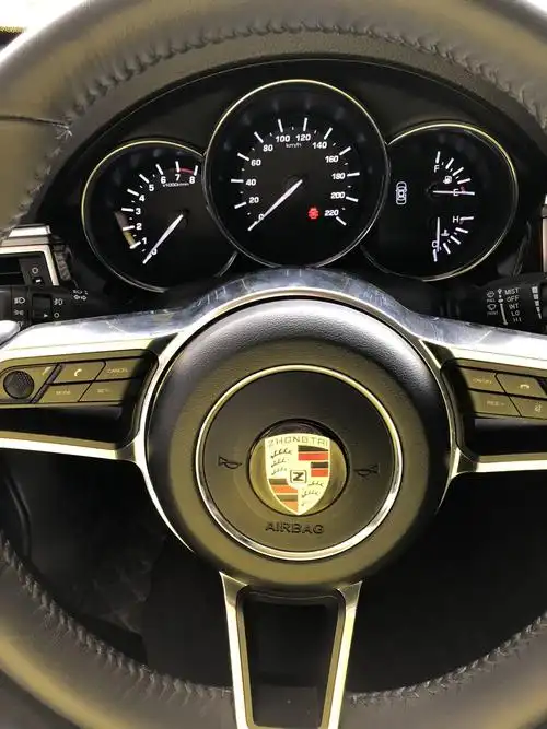 二手车城逮到辆活的保时泰,原车主卖车的理由喜闻乐见