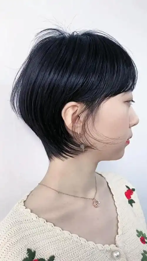 30岁的女性这样剪短发,好看又减龄