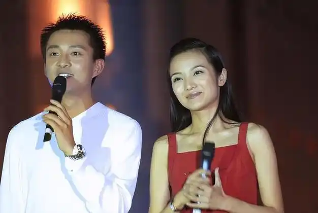 回顾管彤:26岁进央视41岁结婚,42岁当高龄产妇,52岁被宠成公主|韩红