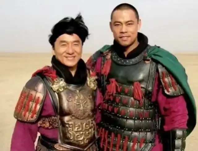 "鲁智深"晋松罕露面,身材魁梧不显老,豪宅装修奢华似宫殿