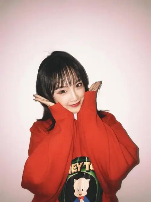 高颜值可爱少女粉嫩俏皮搞怪自拍