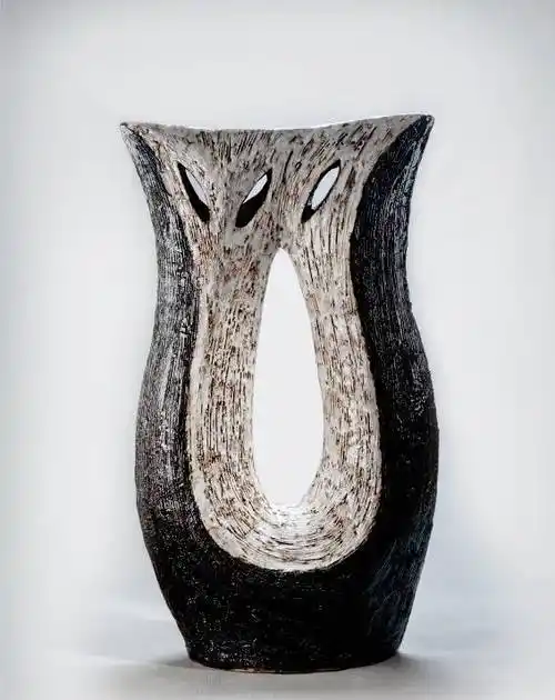 美术馆收藏作品,鉴于梅文鼎对现代陶艺的开创和不懈努力,中国陶瓷工业