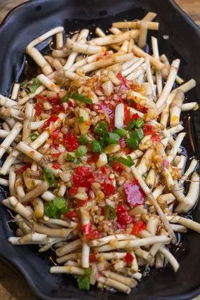 凉拌折耳根一盘凉拌折耳根一盘四川凉拌折耳根凉拌小菜鱼腥草一盘四川