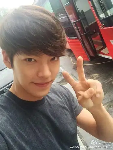 "韩国超人气偶像"金宇彬新浪微博介绍