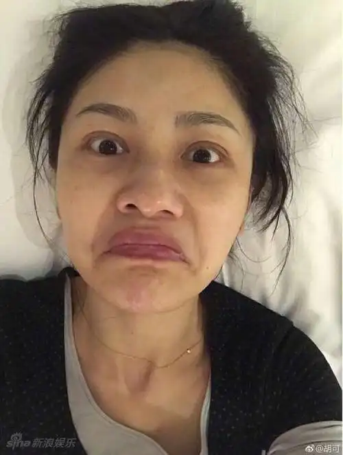 毛晓彤出轨门后首现身化着大浓妆扒她从不晒素颜游泳都带妆