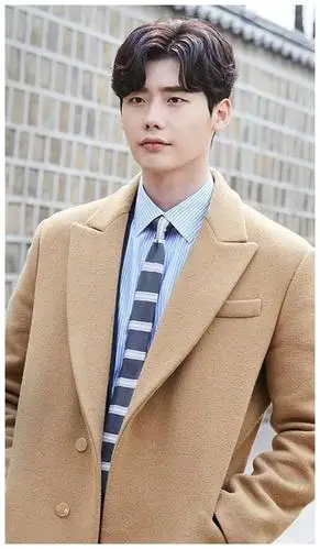 中分长发显油腻?李钟硕到底帅不帅,这是个问题