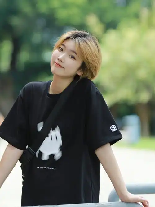 短发女生拜托热爱生活真的超酷