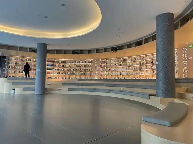 青山区图书馆新馆面向公众试运行