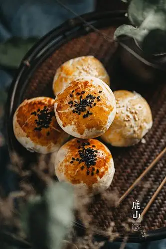 为什么摆盘总不够,只怪蛋黄酥太好吃