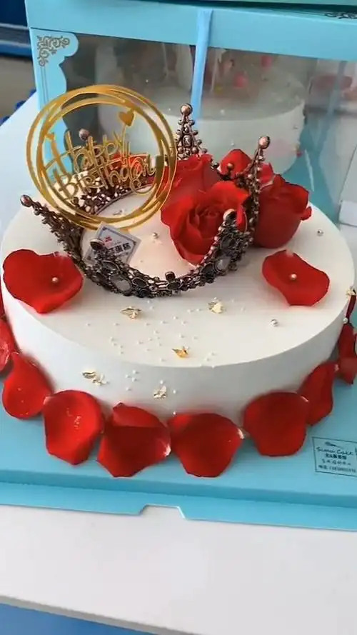 为女王范的小姐姐做的蛋糕,搭配上玫瑰,气质凸显