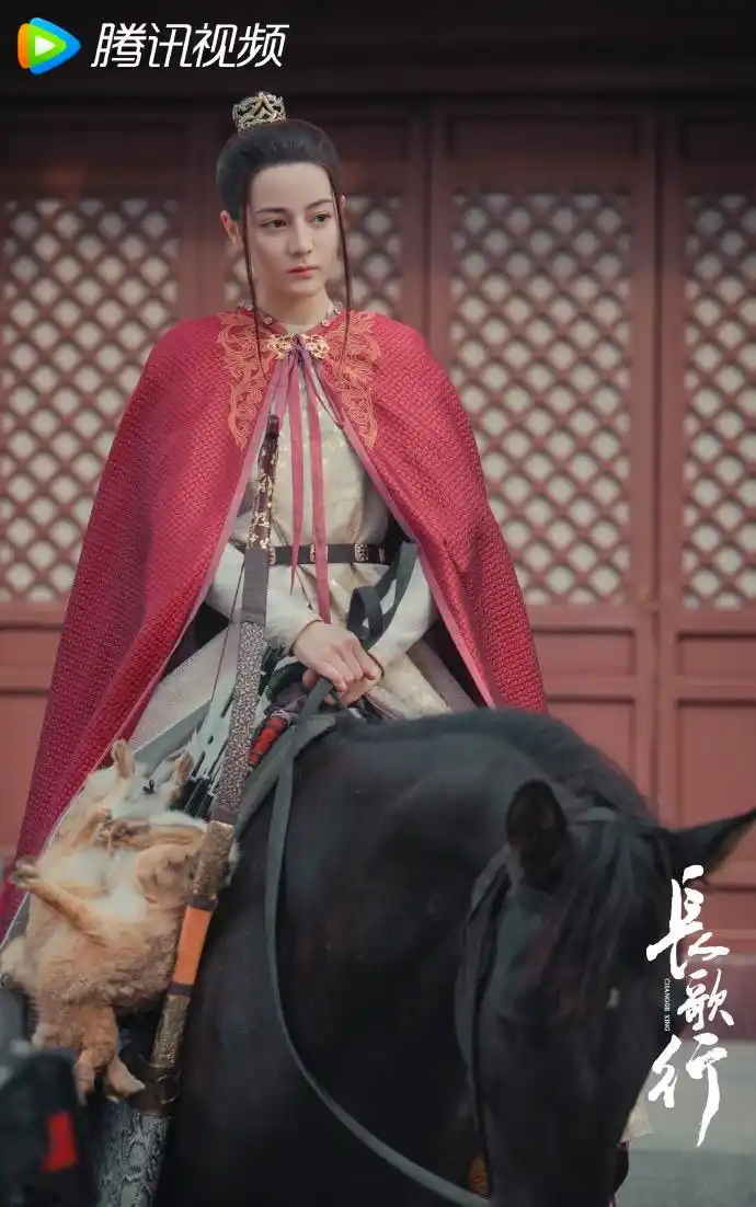 迪丽热巴饰演李长歌.