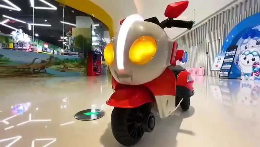 奥特曼儿童电动摩托车三轮车可坐人骑行可加大电瓶灯光音乐早教