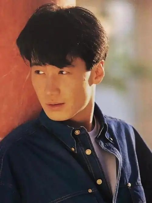 95—其实啊,黎明年轻时的穿搭也不乏少年感和邪魅,而且很多花样