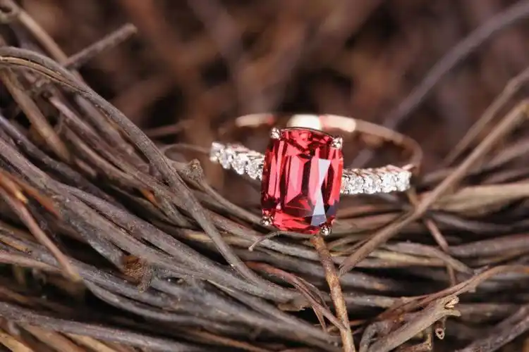 石榴石戒指