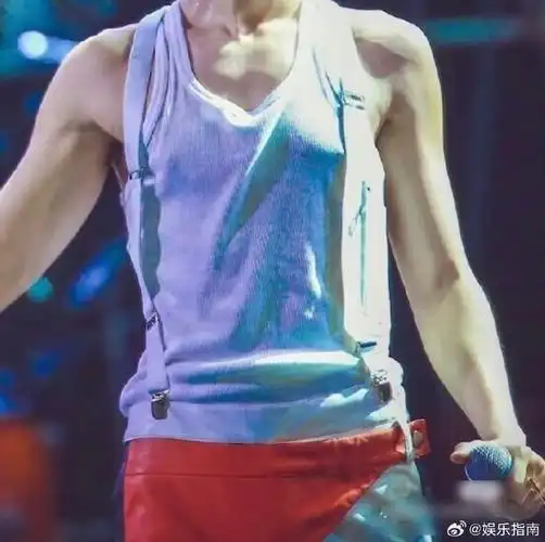 这居然是汪苏泷##汪苏泷肌肉线条